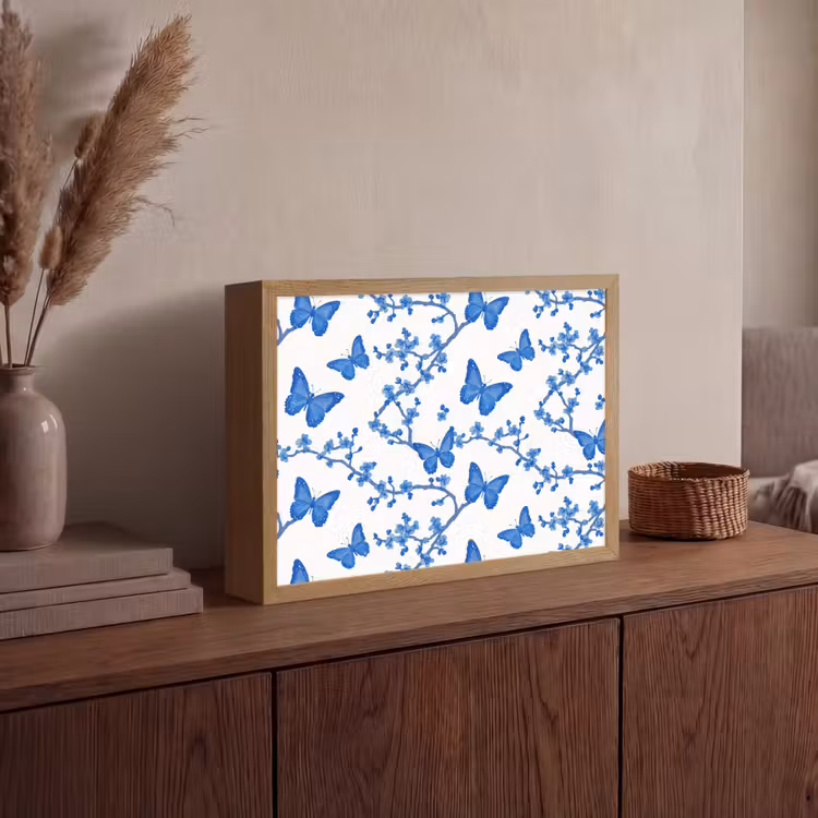 Vlinder - Bloemen - Blauw Light Box met batterij (Wandlamp) middel 907 -sfeer2