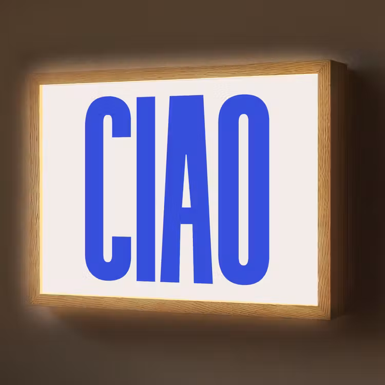 Ciao - Hoofdletters - Blauw - Minimalistisch Light Box met batterij (Wandlamp) middel -z3d_website