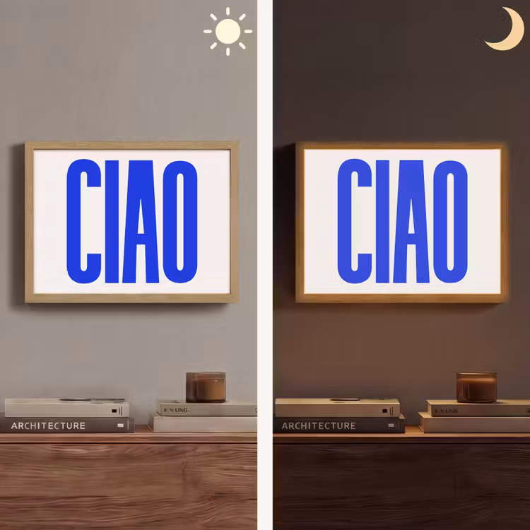 Ciao - Hoofdletters - Blauw - Minimalistisch Light Box met batterij (Wandlamp) middel -sfeer3