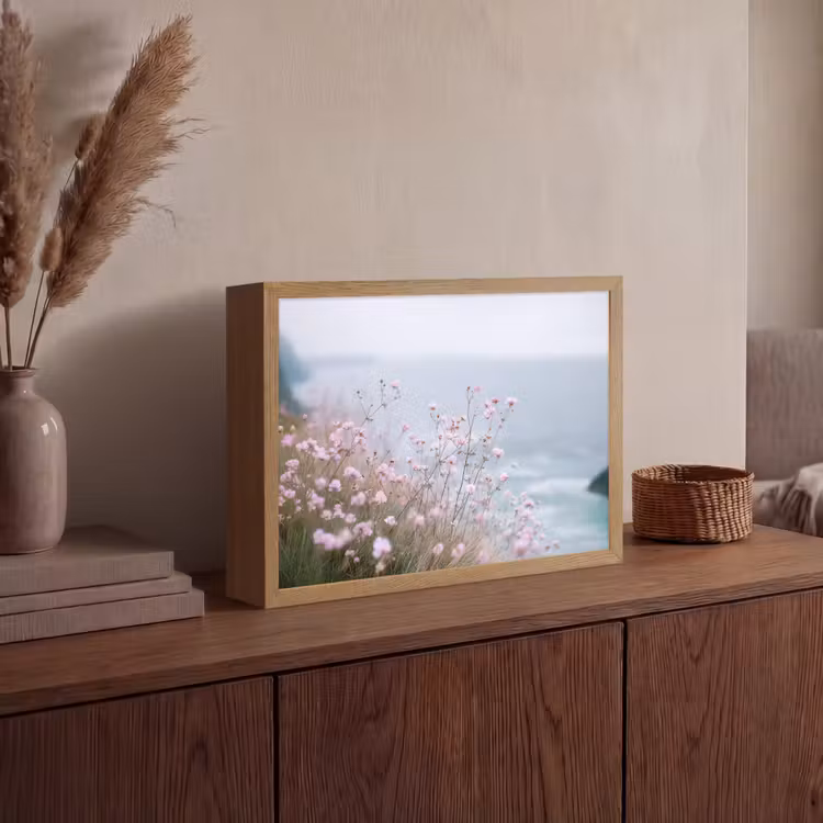 Klif - Bloemen - Zee - Roze Light Box met batterij (Wandlamp) middel -sfeer2