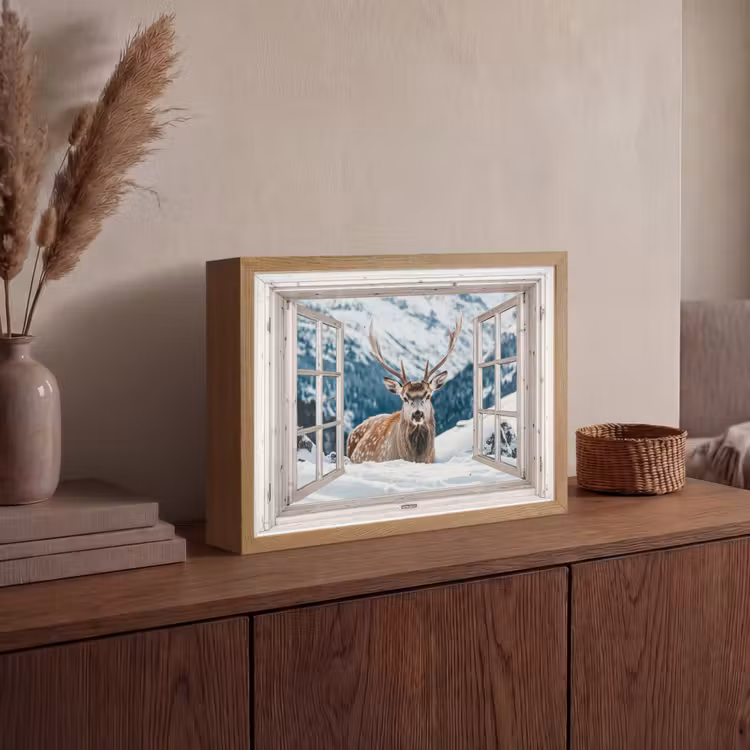 Hert - Winterlandschap - Natuur - Dieren - Doorkijk - Bergen Light Box met batterij (Wandlamp) middel -sfeer2