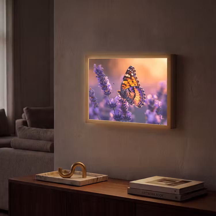 Bloemen - Vlinder - Lavendel - Bloem - Natuur Light Box met batterij (Wandlamp) middel -sfeer1