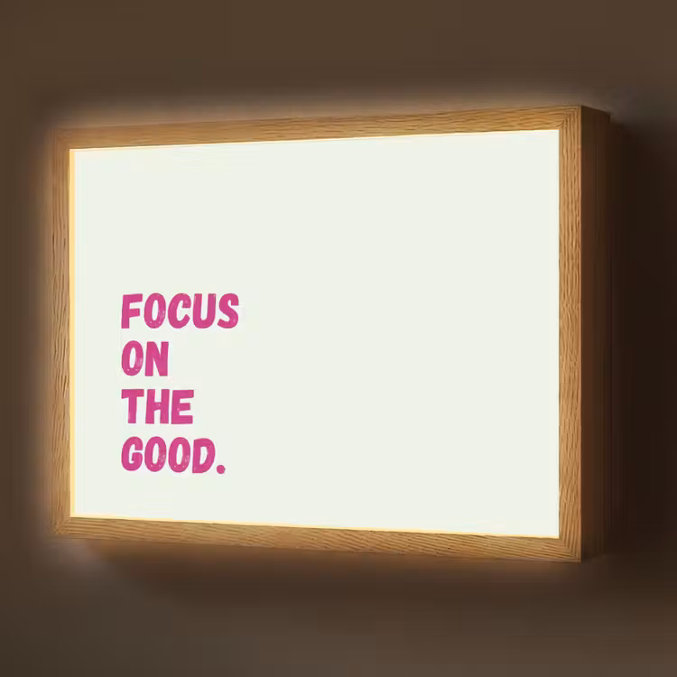 Focus on the good - Beige - Roze Light Box met batterij (Wandlamp) middel -z3d_website