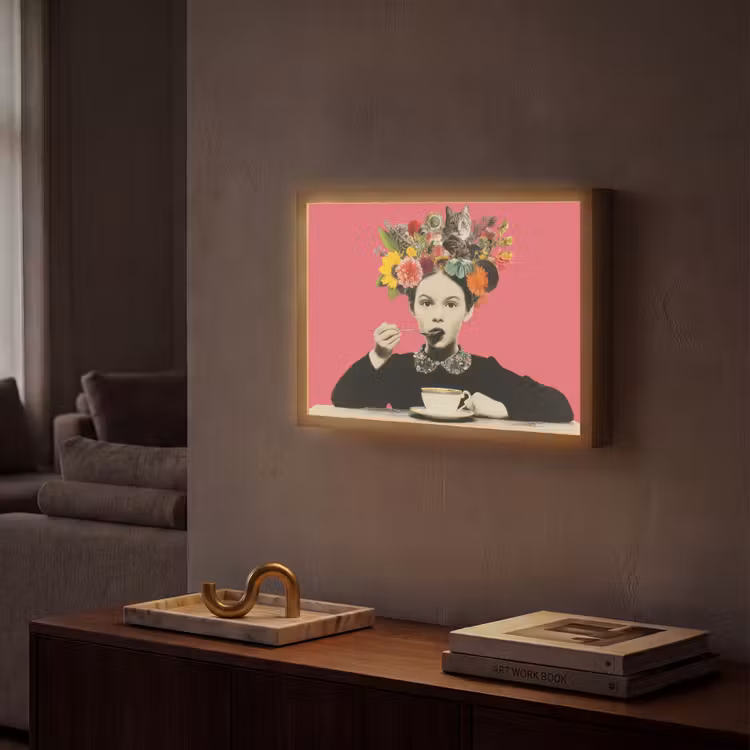 Meisje - Kopje - Bloemen - Roze Light Box met batterij (Wandlamp) middel -sfeer1