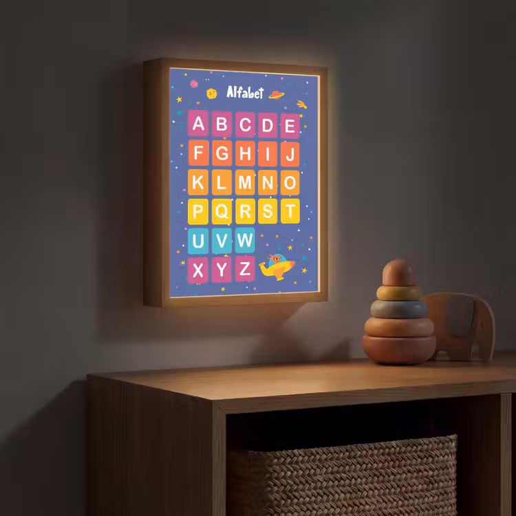 Alfabet - Educatief - Letters leren voor kinderen - Ruimte Light Box met batterij (Wandlamp kind) middel -sfeer5_kind