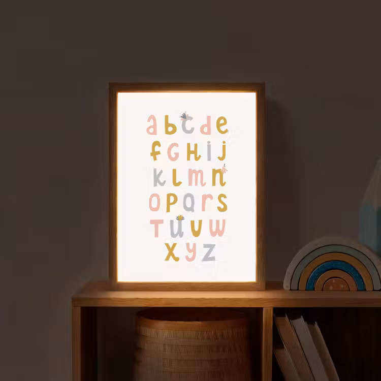 Alfabet - Roze - Letters leren voor kinderen Light Box met batterij (Wandlamp kind) middel -sfeer1_kind
