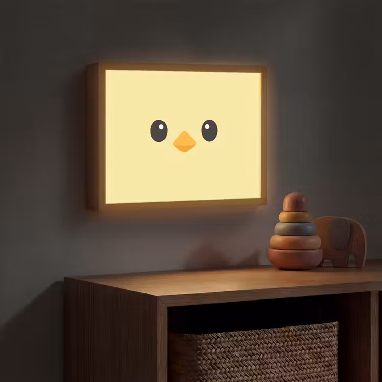 Kuiken - Vrolijk - Geel - Minimalistisch Light Box met batterij (Wandlamp kind) middel -sfeer5_kind