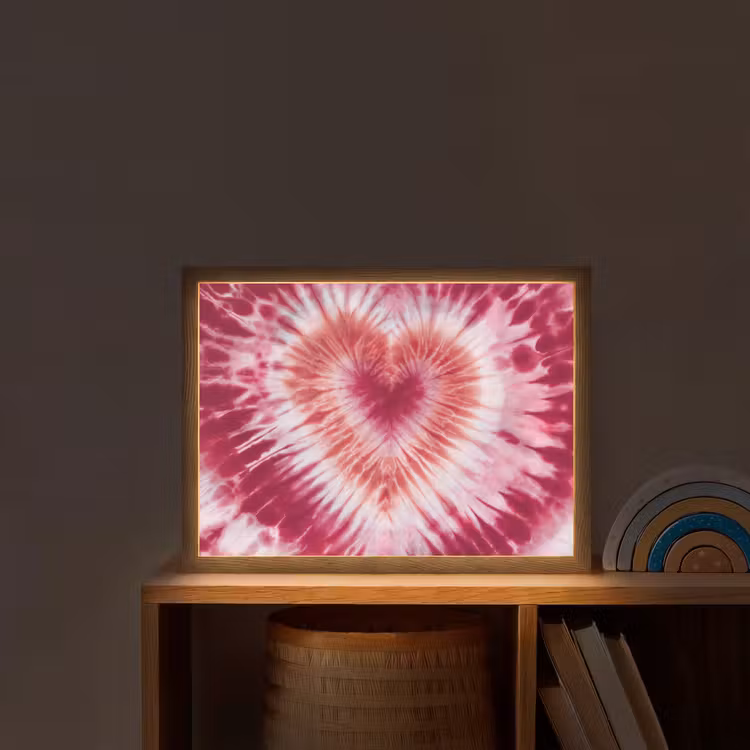 Hartvorm - Roze - Tie dye Light Box met batterij (Wandlamp kind) middel -sfeer1_kind