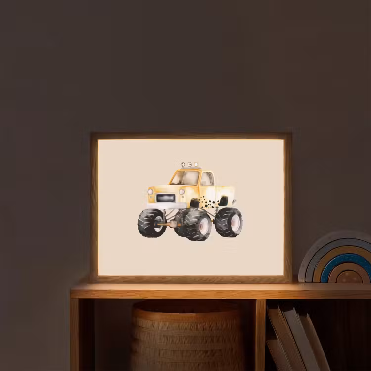 Monstertruck - Geel - Beige Light Box met batterij (Wandlamp kind) middel -sfeer1_kind