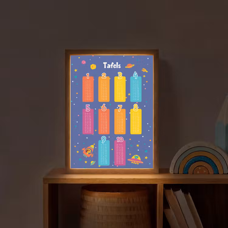 Tafels van vermenigvuldiging - Leren rekenen voor kinderen - Getallen oefenen - Ruimte Light Box met batterij (Wandlamp kind) middel -sfeer1_kind