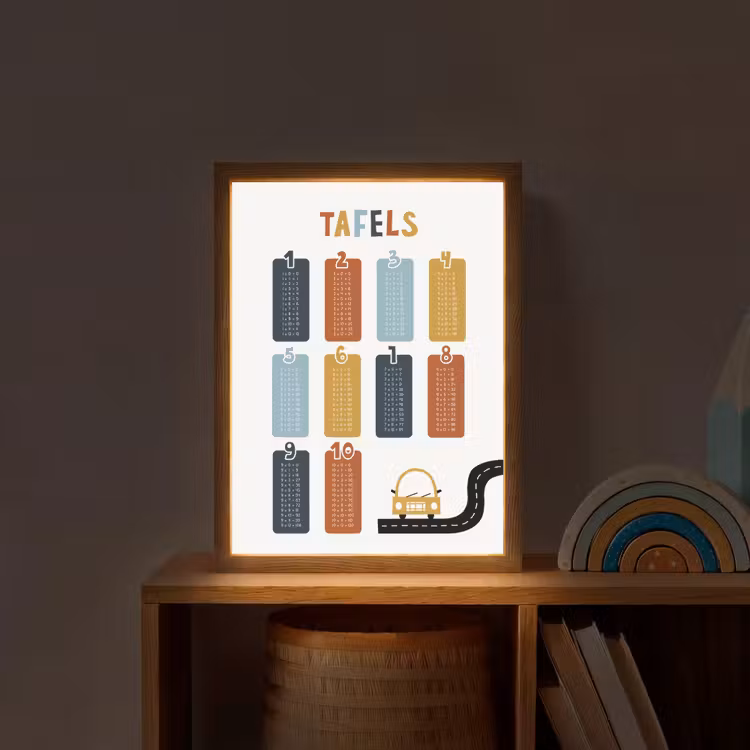 Tafels van vermenigvuldiging - Leren rekenen voor kinderen - Getallen oefenen - Cijfers - Auto Light Box met batterij (Wandlamp kind) middel -sfeer1_kind