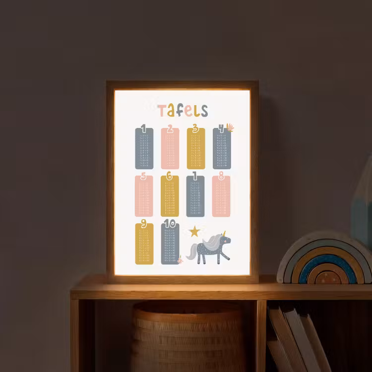 Tafels van vermenigvuldiging - Leren rekenen voor kinderen - Getallen oefenen - Cijfers - Eenhoorn Light Box met batterij (Wandlamp kind) middel -sfeer1_kind