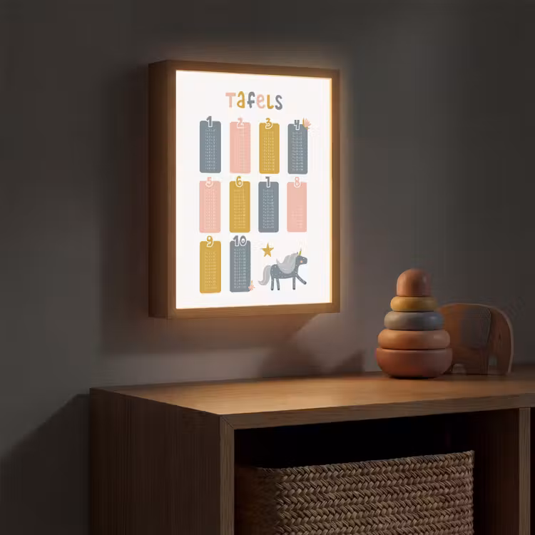 Tafels van vermenigvuldiging - Leren rekenen voor kinderen - Getallen oefenen - Cijfers - Eenhoorn Light Box met batterij (Wandlamp kind) middel -sfeer5_kind