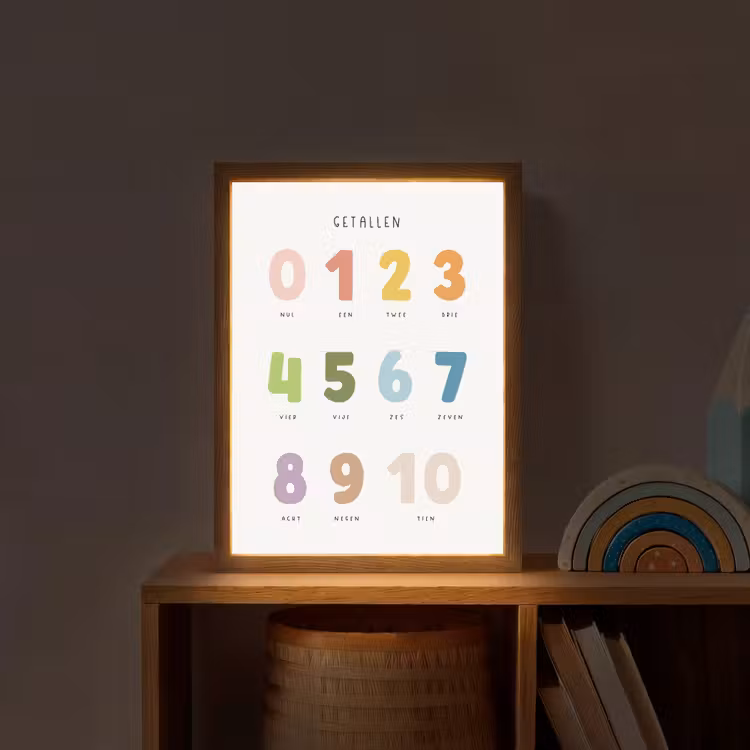 Getallen - Educatief - Leren tellen - Cijfers oefenen voor kinderen - Kleuren Light Box met batterij (Wandlamp kind) middel -sfeer1_kind
