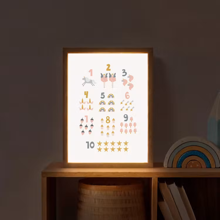 Getallen - Educatief - Leren tellen - Cijfers oefenen voor kinderen - Roze - Eenhoorn - Regenboog Light Box met batterij (Wandlamp kind) middel -sfeer1_kind
