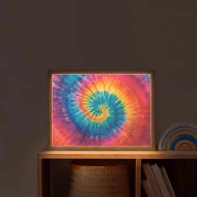 Regenboogkleuren - Tie dye - Light Box met batterij (Wandlamp kind) middel -sfeer1_kind