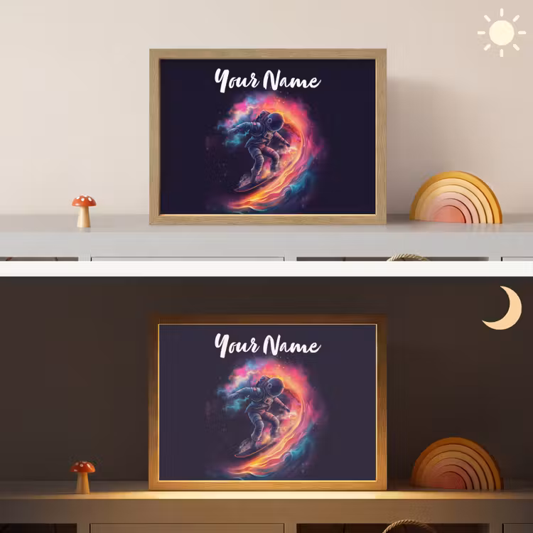 Astronaut - Ruimte - Surfen - Kleurrijk Light Box met batterij (Wandlamp kind) middel -sfeer3_kind