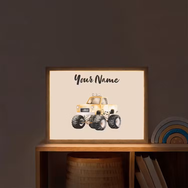 Monstertruck - Geel - Minimalistisch Light Box met batterij (Wandlamp kind) middel -sfeer1_kind
