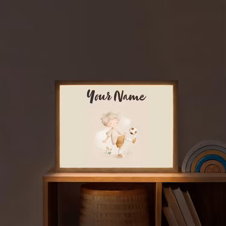 Voetbal - Jongen - Beige - Minimalistisch Light Box met batterij (Wandlamp kind) middel -sfeer1_kind