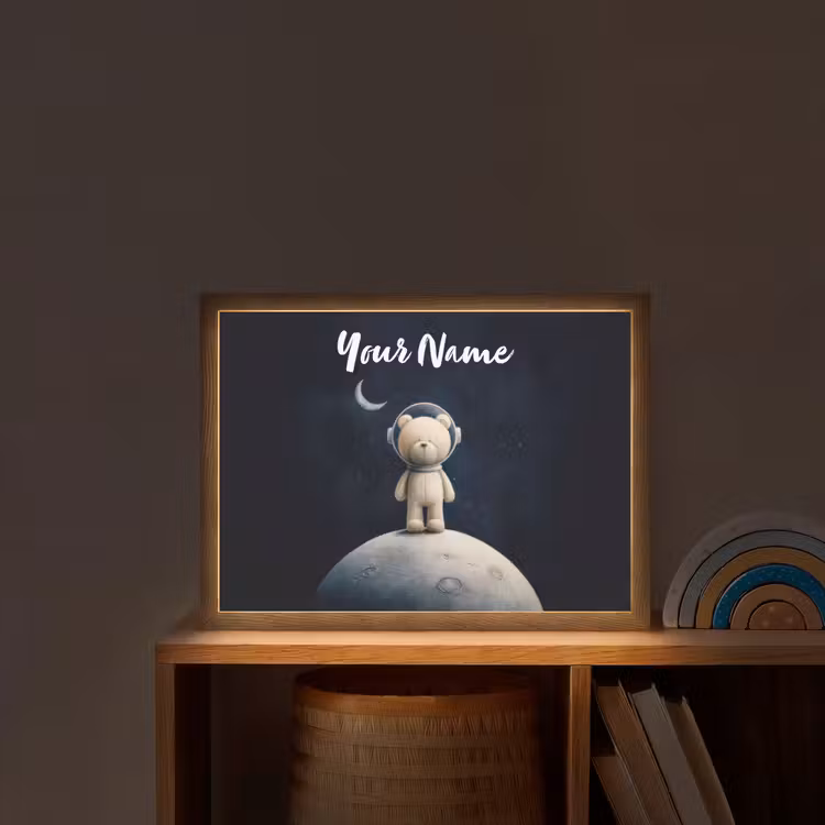 Teddybeer - Ruimtehelm - Maan - Sterren Light Box met batterij (Wandlamp kind) middel -sfeer1_kind