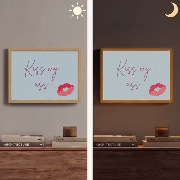Kiss my ass - Lip - Blauw Light Box met batterij (Wandlamp) middel -sfeer3