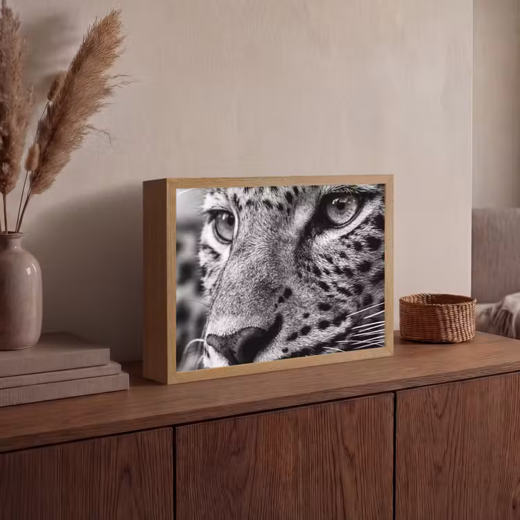 Luipaard - Zwart - Wit - Oog Light Box met batterij (Wandlamp) middel -sfeer2
