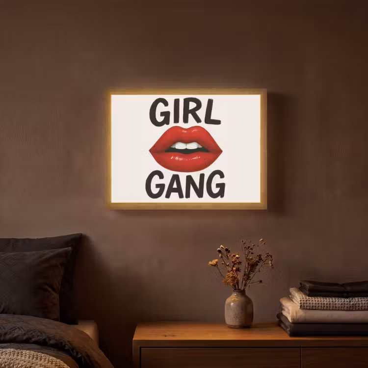 Lip - Girl - Rood - Letters Light Box met batterij (Wandlamp) middel -sfeer4