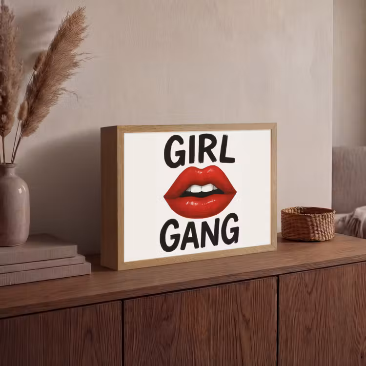 Lip - Girl - Rood - Letters Light Box met batterij (Wandlamp) middel -sfeer2