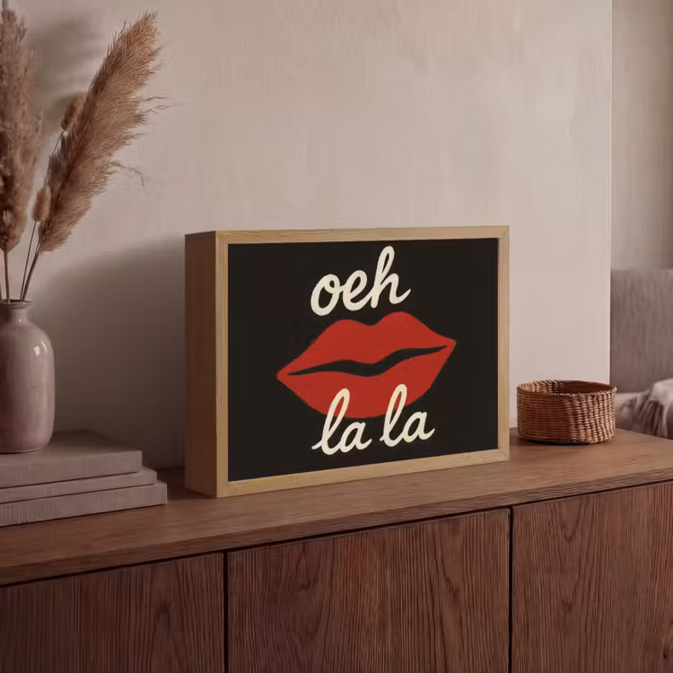 Lip - Rood - Quote Light Box met batterij (Wandlamp) middel -sfeer2