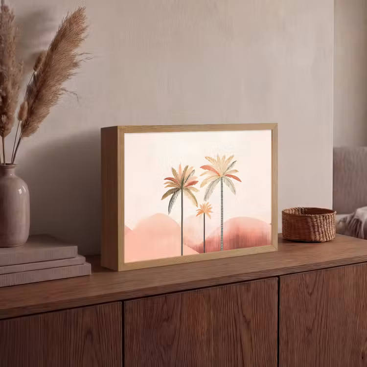 Palmbomen - Heuvels - Minimalistisch - Zachtroze Light Box met batterij (Wandlamp) middel -sfeer2