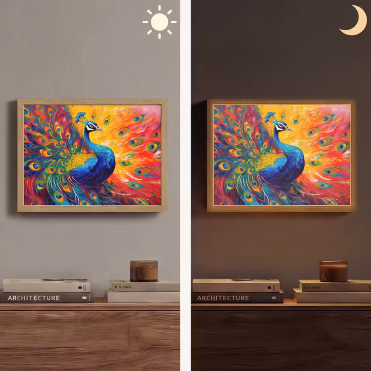 Pauw - Kunst - Schilderij - Pauwenveren Light Box met batterij (Wandlamp) middel -sfeer3