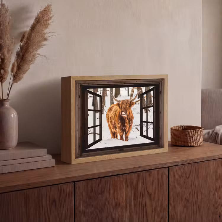Schotse Hooglander - Sneeuw - Natuur - Dieren - Doorkijk - Winter Light Box met batterij (Wandlamp) middel -sfeer2