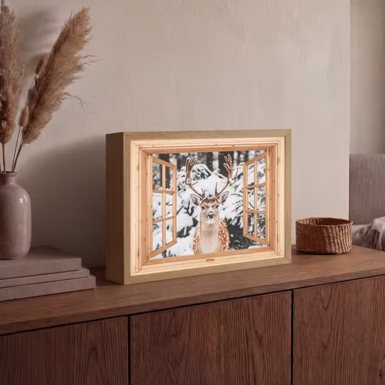 Doorkijk - Hert - Sneeuw - Winter - Bos - Dieren Light Box met batterij (Wandlamp) middel -sfeer2