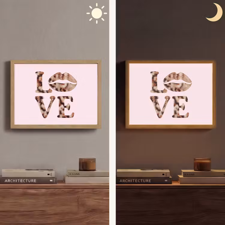 Tekst - Love - Pantervacht - Lichtroze Light Box met batterij (Wandlamp) middel -sfeer3