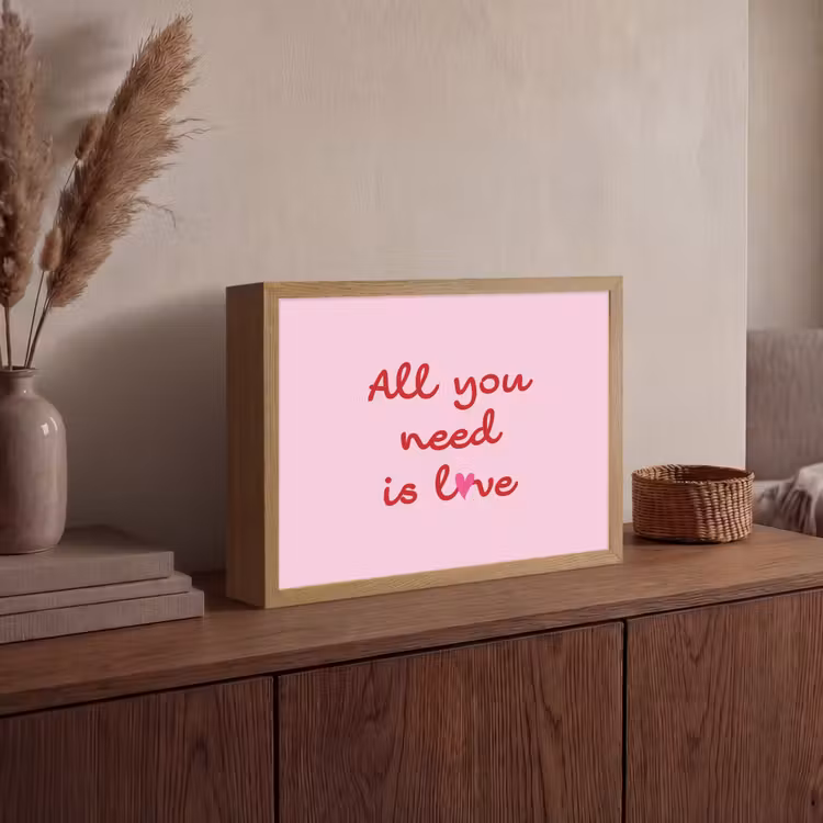 Tekst - Roze - Love - Hart Light Box met batterij (Wandlamp) middel -sfeer2