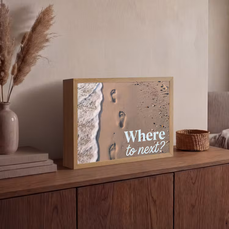 Where to next - Strand - Voetstappen Light Box met batterij (Wandlamp) middel -sfeer2