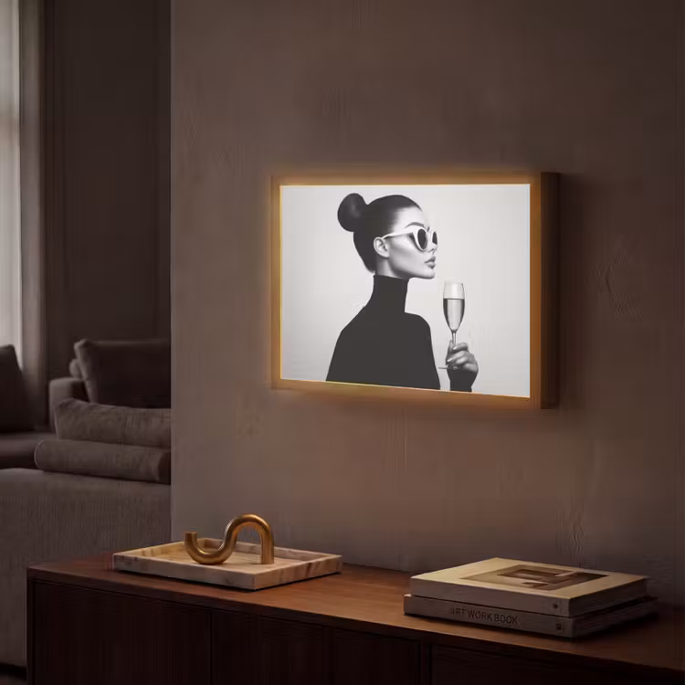 Vrouw - Champagne - Modern Light Box met batterij (Wandlamp) middel -sfeer1