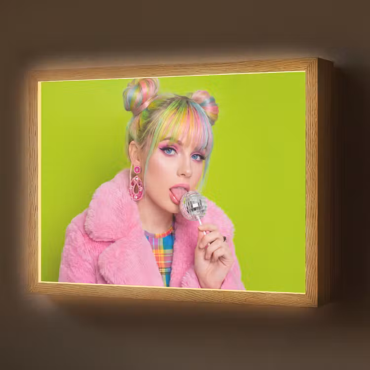 Vrouw - Kleurrijk haar - Pop art - Modern - Levendig Light Box met batterij (Wandlamp) middel -z3d_website