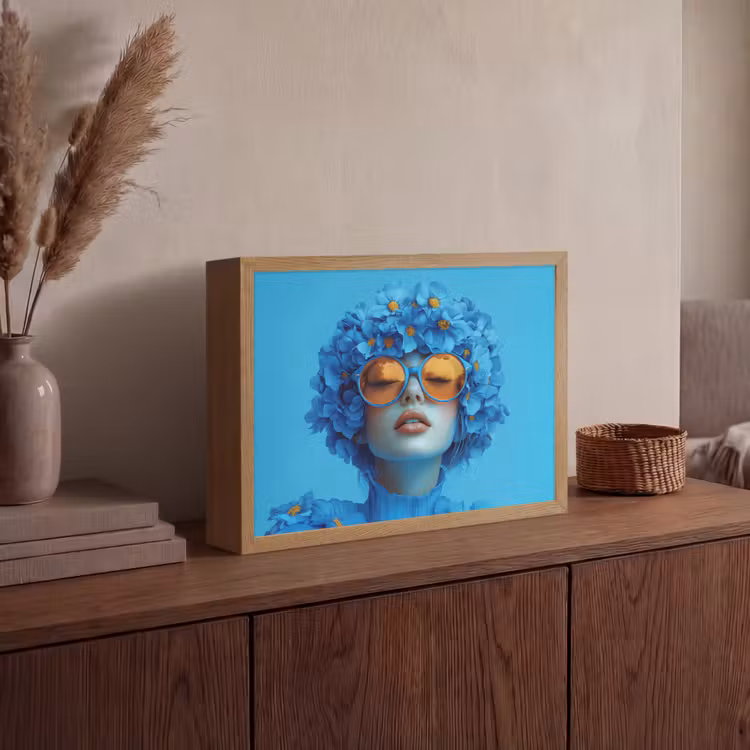 Vrouw - Bloem - Blauw - Modern - Bril - Portret Light Box met batterij (Wandlamp) middel -sfeer2