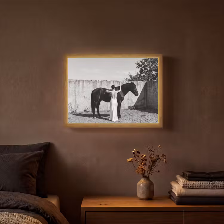 Vrouw - Paard - Artistiek Light Box met batterij (Wandlamp) middel -sfeer4
