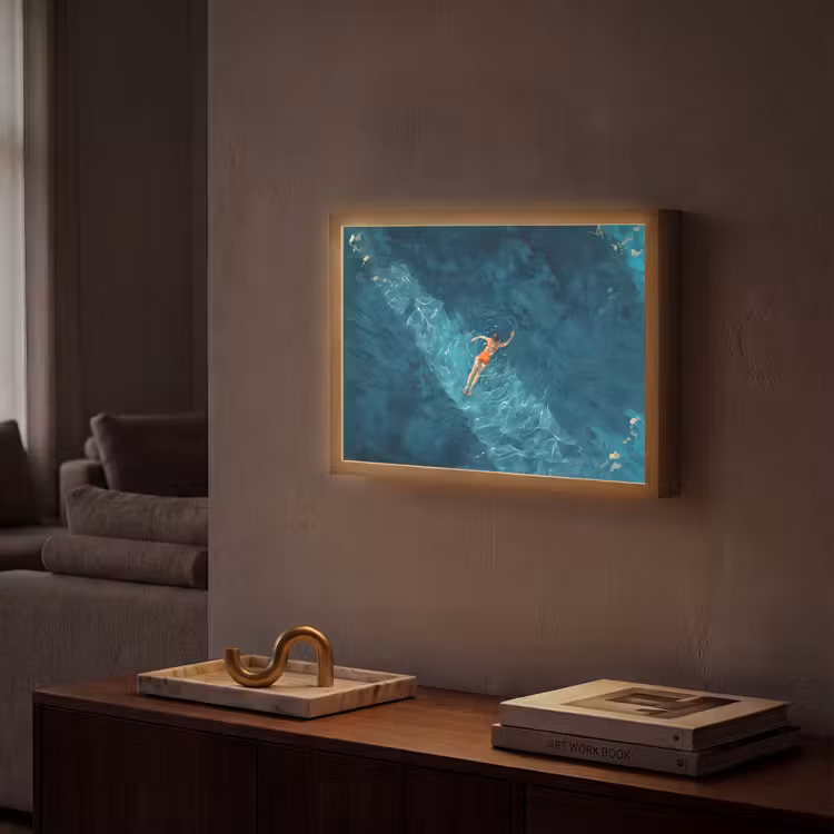 Vrouw - Water - Bikini - Oranje Light Box met batterij (Wandlamp) middel -sfeer1