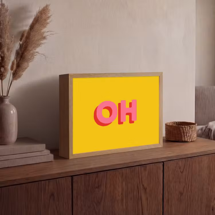 Geel - Roze - Oh - 3D Light Box met batterij (Wandlamp) middel -sfeer2