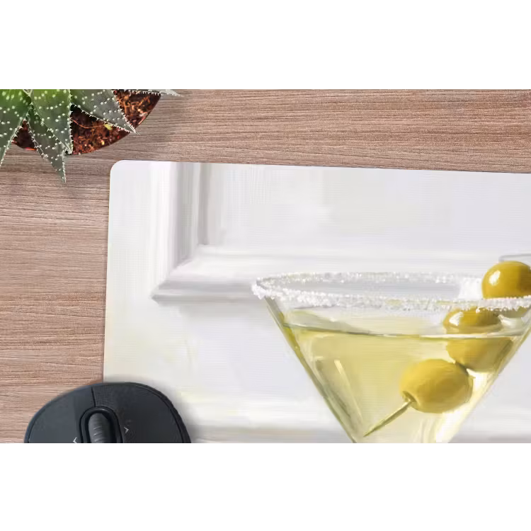 Drank - Martini - Olijven - Modern - Wit muismat rubber klein -closeup