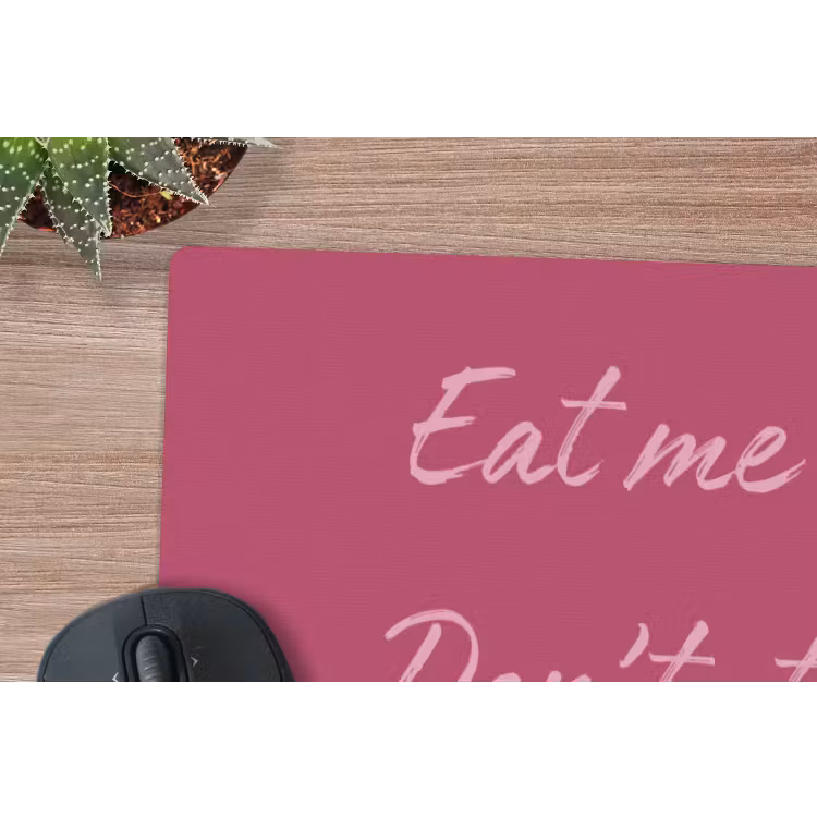 eat me out don't stress me out - Roze - Minimalistisch muismat rubber klein -closeup