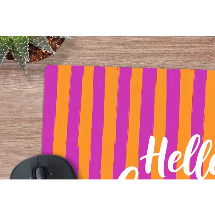 Modern - Hello - Oranje muismat rubber klein -closeup