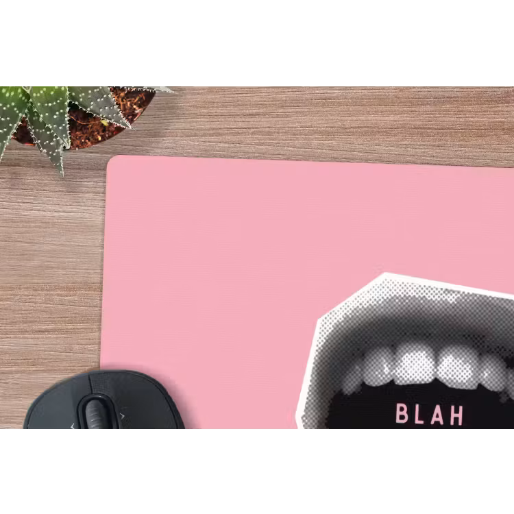 Mond - BLAH BLAH - Roze muismat rubber klein -closeup