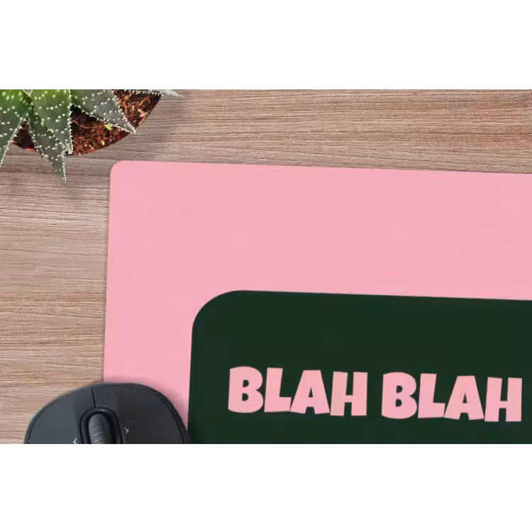 Roze - Tekstwolk - Groen - BLAH BLAH BLAH muismat rubber klein -closeup
