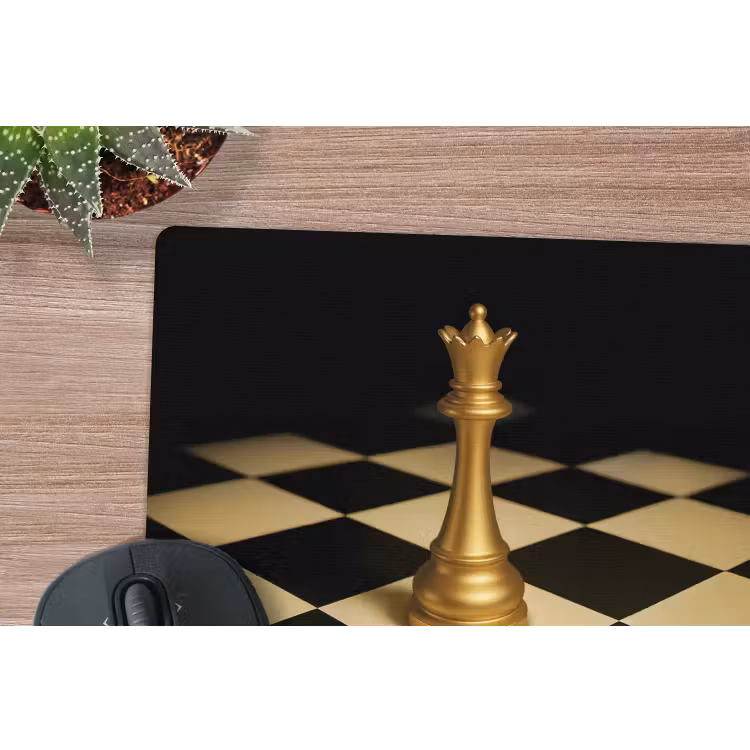 Koningin - Schaakstuk - Geblokt - Goud muismat rubber klein -closeup