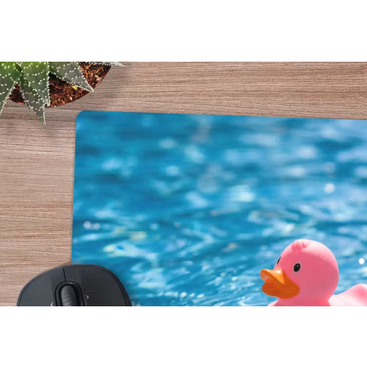 Badeend - Dobberend - Roze muismat rubber klein -closeup