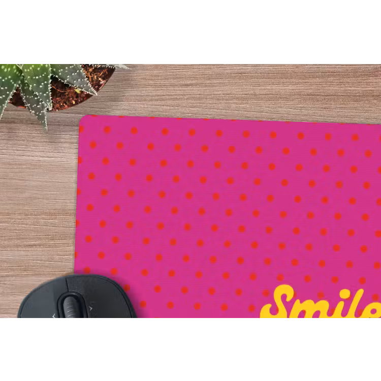 Smile - Stippen - Geel - Smiley - Roze muismat rubber klein -closeup